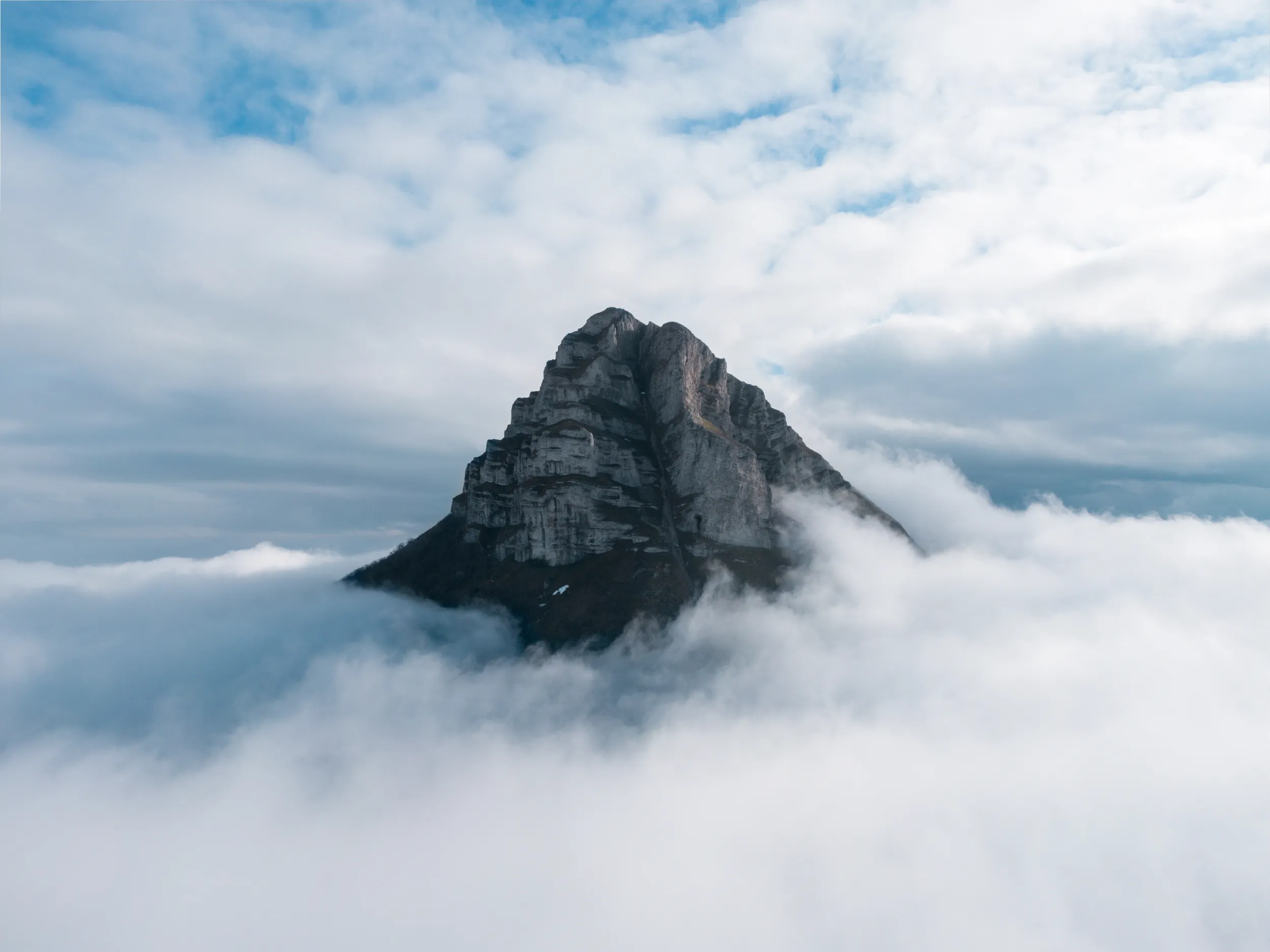 aa 2024 cloud mountain sky view